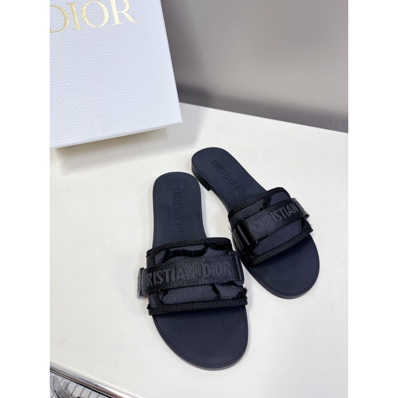 ch**an D*or slippers